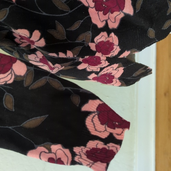 The Limited Black Dark Floral Lightweight Boatneck Tunic Sweater Size Medium - Picture 3 of 7